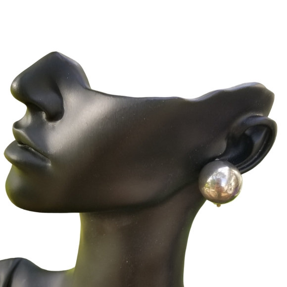 WHITING & DAVIS VINTAGE SILVEPLATED BRASS DOME STYLE CLIP ON EARRINGS - Picture 1 of 5